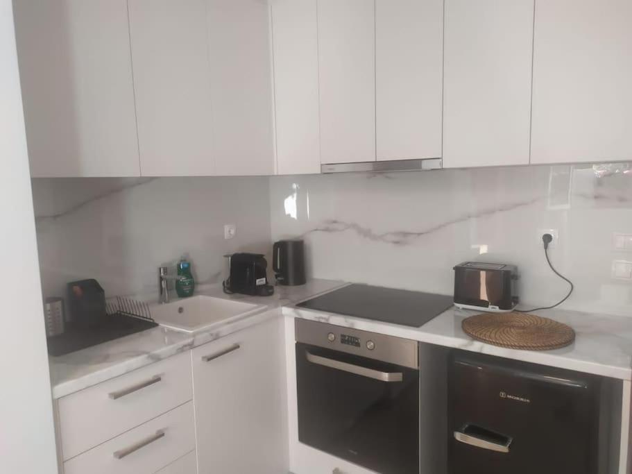 Studio Apartment With All Amenities In Kolonaki Афины Экстерьер фото